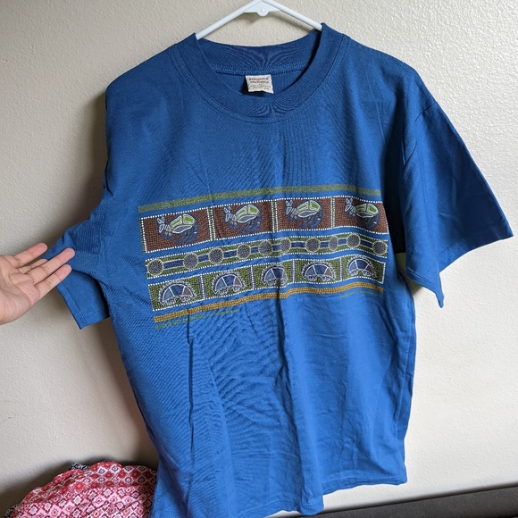 Tshirt - Picture 1 of 4